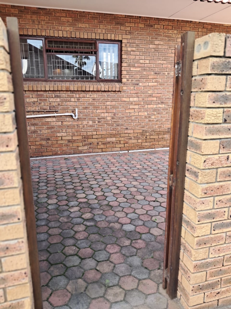 2 Bedroom Property for Sale in Bayview Western Cape